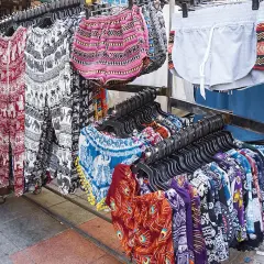 Co kupić w Tajlandii ubrania – najlepsze lekkie materiały i akcesoria