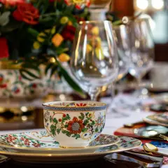 Porcelana Ćmielów z lat 80.: historia i unikalne kolekcje wyrobów