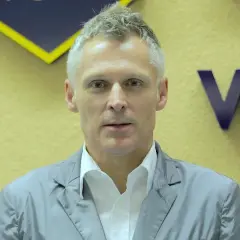 Ile lat ma Robert Kozyra? Zaskakujące fakty o jego wieku i karierze