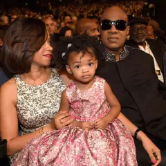 Stevie Wonder z żoną i córką w pierwszych rzędach.