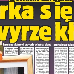 Bohdan Łazuka w swetrze w kratę, obok niego duży napis "Córka się go wyrzeźbiła!".