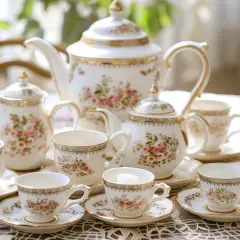 Komplety kawowe z porcelany: dbanie o delikatne naczynia