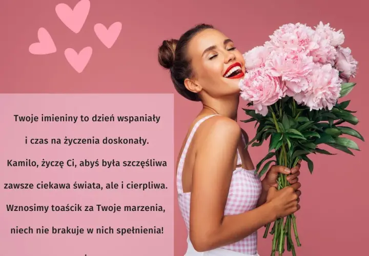 Uśmiechnięta kobieta z bukietem różowych piwonii na tle różowych serc.