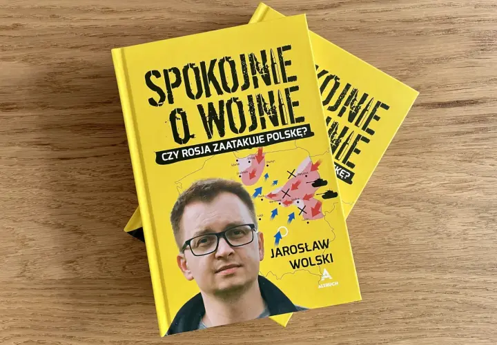 Skąd pochodzi wyrażenie spokojnie jak na wojnie i co oznacza?