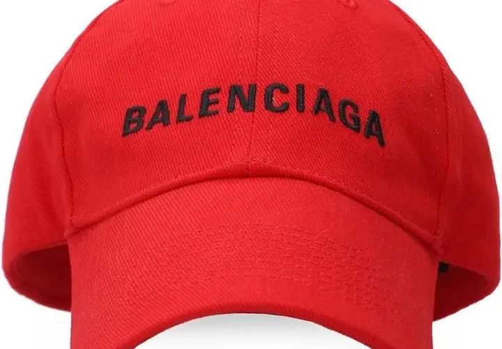 Ile kosztuje czapka Balenciaga? Ceny i modele - poradnik