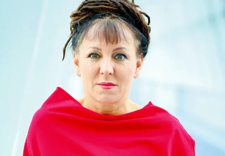 Olga Tokarczuk ile ma lat? Zaskakująca prawda o jej wieku i twórczości.