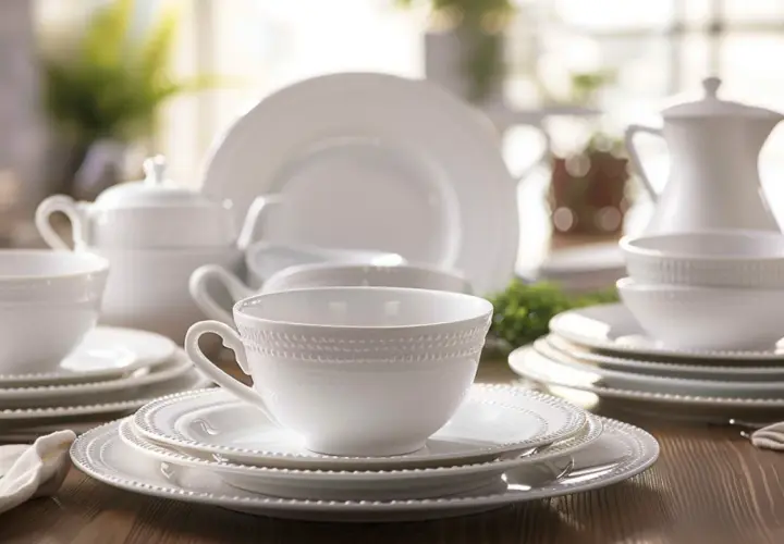 Zastawy porcelanowe: Jak wybrać idealne zestawy na różne okazje?