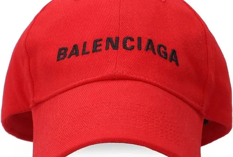 Ile kosztuje czapka Balenciaga? Ceny i modele - poradnik
