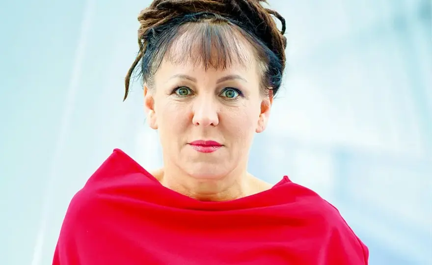 Olga Tokarczuk ile ma lat? Zaskakująca prawda o jej wieku i twórczości.