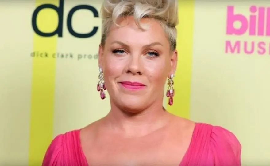 Ile lat ma P!nk? Zaskakująca historia jej wieku i kariery.